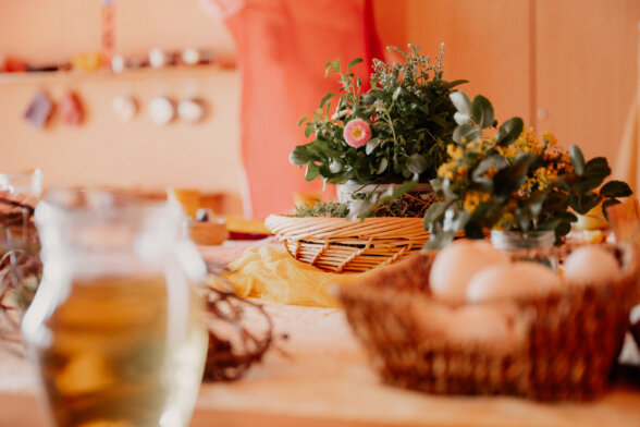 Blumendeko mit Eiern_Kifaz-content_parzival-zentrum-karlsruhe