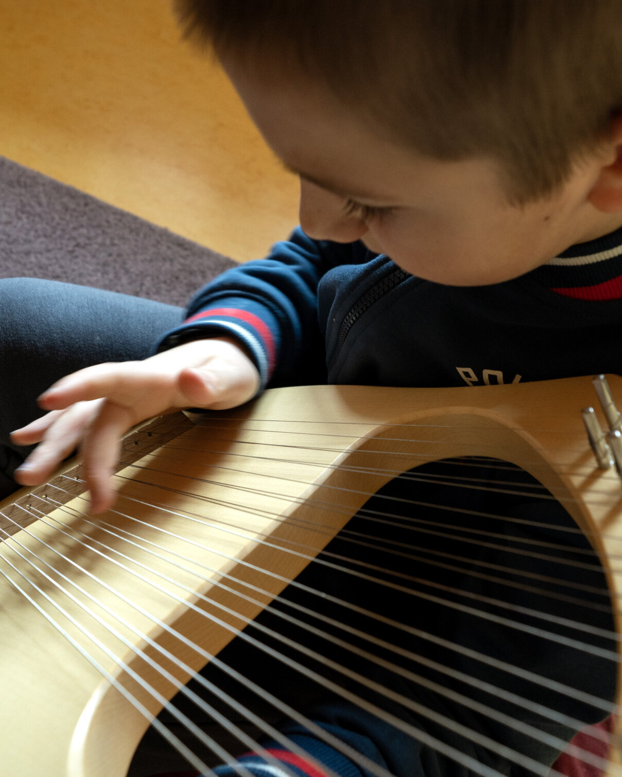 junge-mit-musikinstrument-therapie-content-parzival-zentrum-karlsruhe junge-mit-musikinstrument-therapie-content-parzival-zentrum-karlsruhe