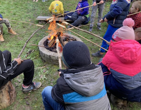 Lagerfeuer_nachmittag-ferienbetreuung-parzival-zentrum-karlsruhe Lagerfeuer_nachmittag-ferienbetreuung-parzival-zentrum-karlsruhe