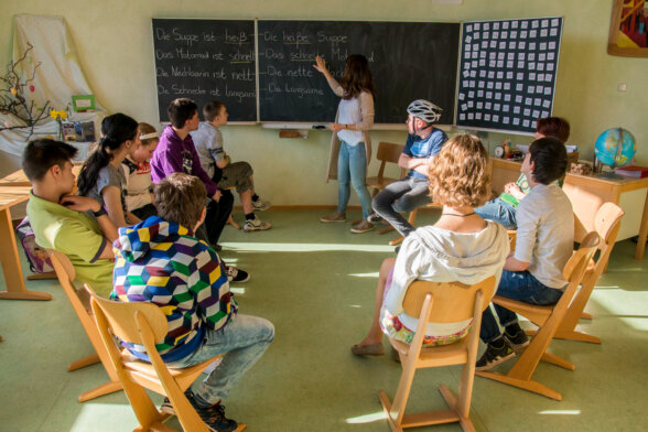 gemeinsam-in-der-klassengemeinschaft-lernen-titelbild-sbbz-l-parzival-zentrum-karlsruhe