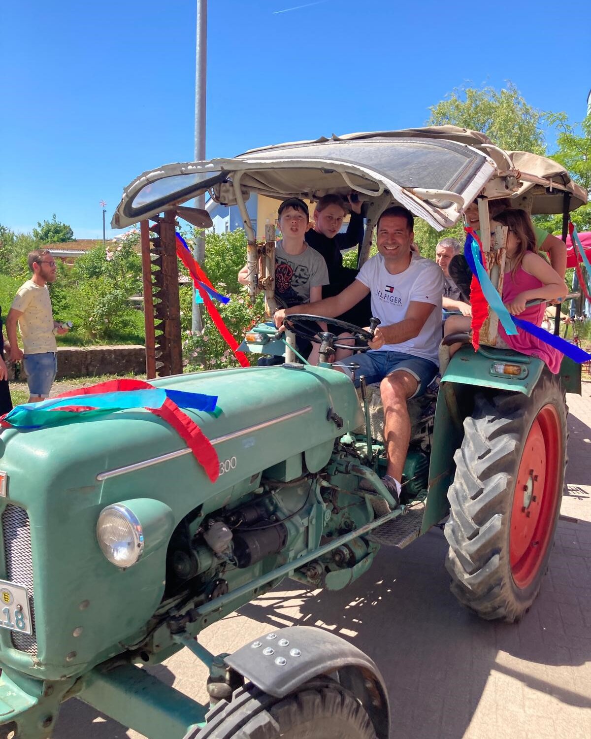 Traktor mit Lächeln Traktor mit Lächeln